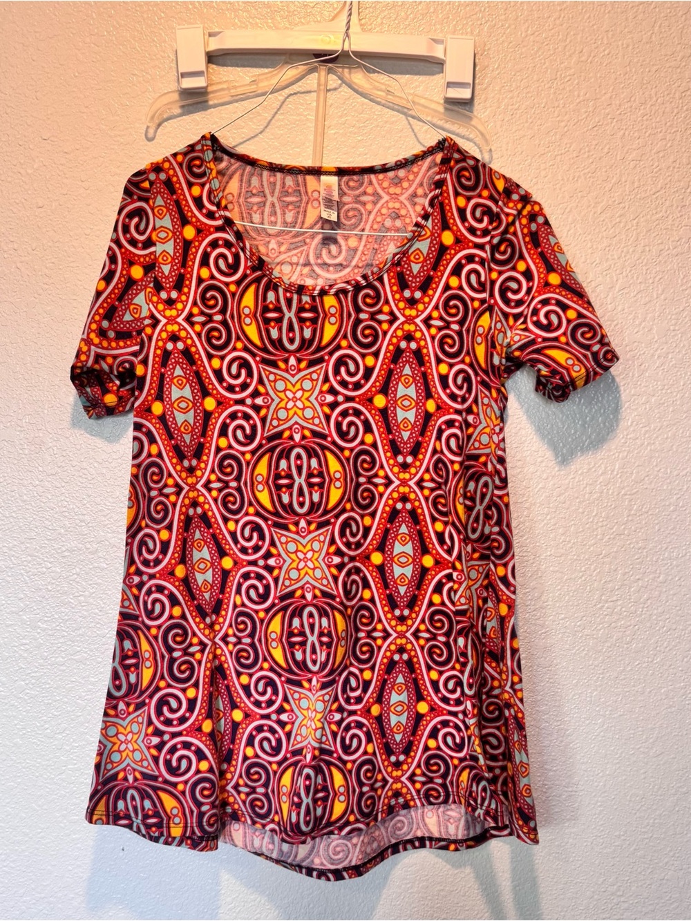 GUC sz xs Women's Short Sleeve Scoop Neck Tunic - Multi-Colo